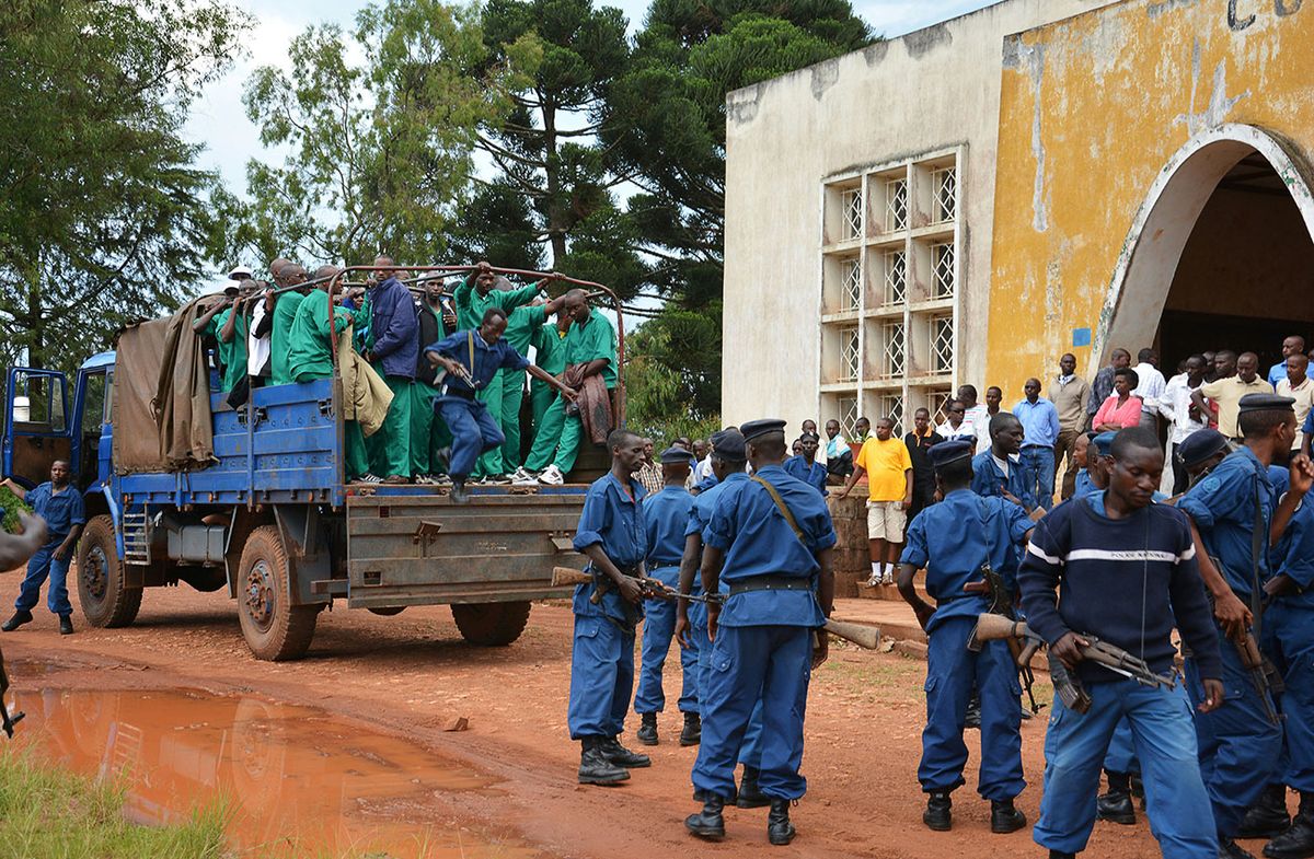 Al menos 38 muertos y 69 heridos graves en incendio de una cárcel en capital de Burundi