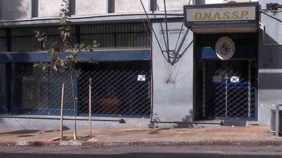 mujer policia intento robar la caja policial con la careta de dali