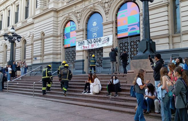 Facultad-de-derecho-evacuada.jpg