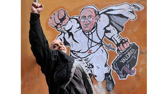 El graffiti del Superpapa Francisco hace furor en el Vaticano