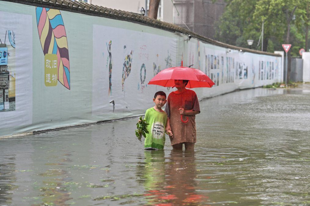 Zona inundada en un vecindario en Ningbo, provincia deZhejiang, cuando el tifón In-Fa azota la costa este de China.