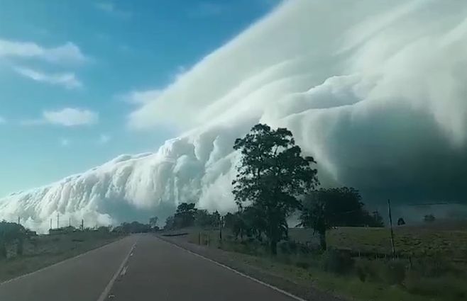 nubes-ingreso-tormenta-cerro-largojpg.jpg