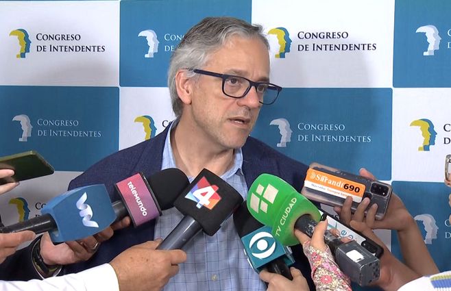 Rodrigo-Arim-en-el-congreso-de-intendentes.jpg
