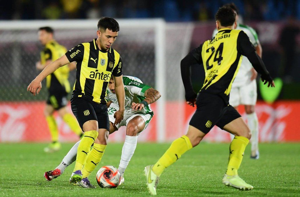 Foto: FocoUy. Peñarol campeón de la Copa AUF Uruguay. Foto: FocoUy. Peñarol campeón de la Copa AUF Uruguay.