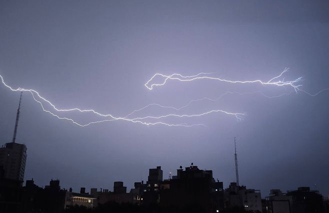 tormenta-anoche-montevideo-foto-emiliano-gutierrez