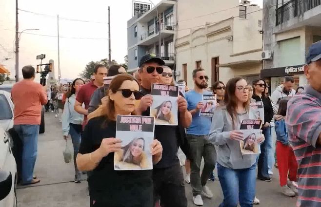 marcha-pidiendo-justicia-docente-artigas.jpg