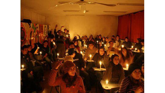 Clases a la luz de la vela en liceo de Paso de los Toros