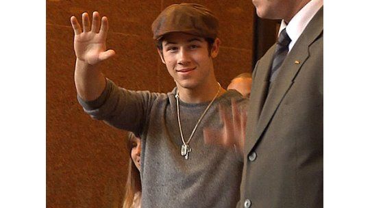 Nick Jonas está en Montevideo y saludó a sus fans