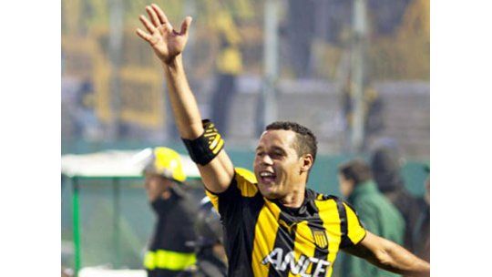 Peñarol enojado por la oferta de Cerro Porteño a Darío Rodríguez
