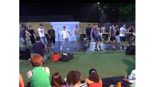 Aristophanes presenta “Fotos familiares” en su segundo carnaval