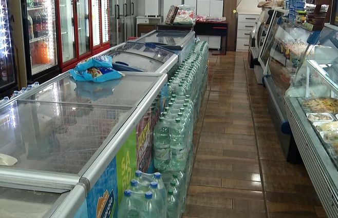 agua-en-comercios-almacen-supermercado-alimentos.jpg