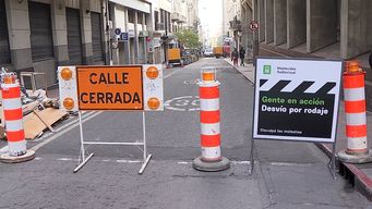 vecinos y comerciantes divididos por cierre de calles en ciudad vieja para rodaje de serie