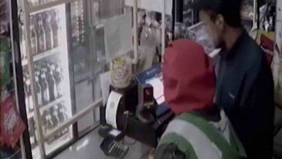 quedo filmado en robo a panaderia: se corto el pelo y se afeito pero fue reconocido