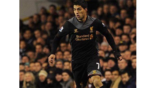 Suárez marcó dos goles en la victoria del Liverpool este domingo