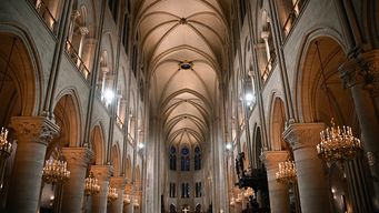 notre dame de paris celebra sus primeras misas navidenas desde el incendio de 2019