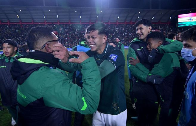 Bolivia venció a Brasil en El Alto y llegó al repechaje. Foto: AFP