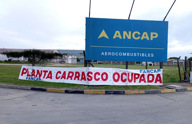 Sindicato de Ancap ocupa la planta de combustibles del aeropuerto de Carrasco. Foto: Federación Ancap en X (ex Twitter).