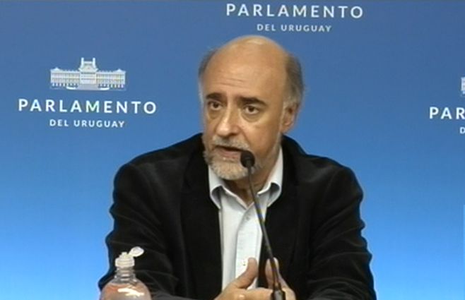 Ministro Pablo Mieres en el Parlamento.