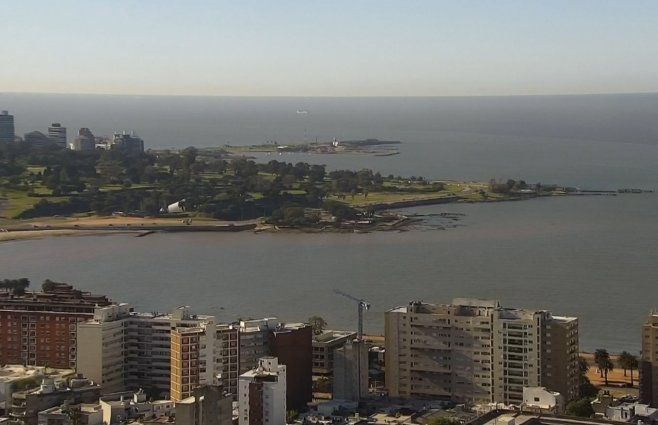 Foto: Subrayado. Imagen desde la cámara de canal 10, pasada la hora 8:00 de este viernes.
