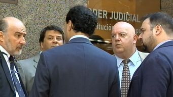 Abogados reunidos en la puerta del juzgado de la calle San José