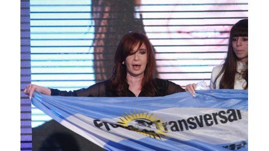 Presidenta argentina arrasa en primarias hacia octubre