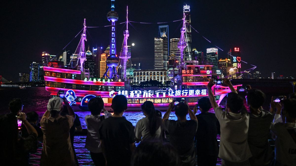 Orsi visita Shanghái, la última ciudad china antes de retornar a Uruguay