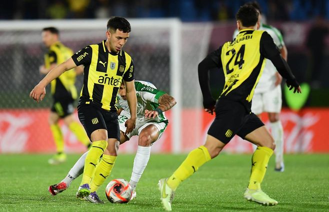 Foto: FocoUy. Peñarol campeón de la Copa AUF Uruguay.