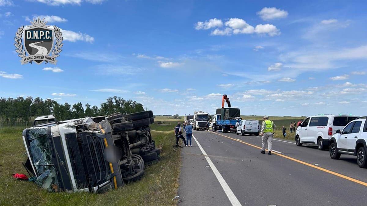 Un choque frontal entre un camión y una camioneta dejó dos hombres ...