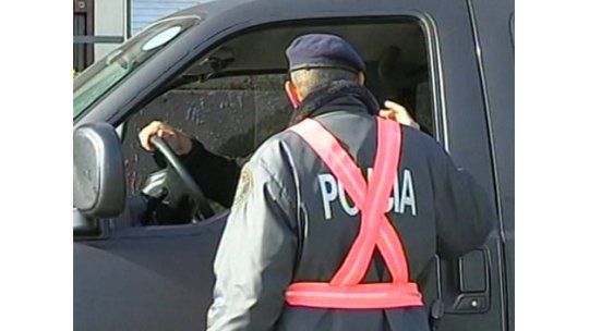 Policías de tránsito a prisión por pedir coima a una conductora