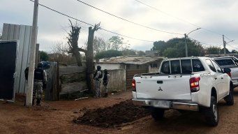 Foto: Subrayado. Allanamiento en el barrio Cotravi este jueves, por investigación de homicidio.