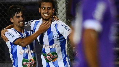 Sosa celebra su gol ante Defensor. Fue un golpe duro para el violeta