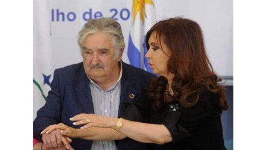 Sutil cruce de declaraciones entre Mujica y Cristina