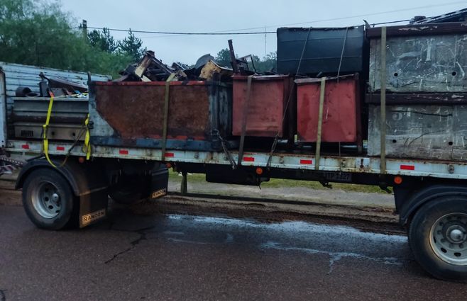 Foto cedida a Subrayado. Camión detenido con mercadería, que se dirigía a Brasil.