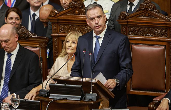 yamandu-orsi-juramento-asamblea-general-focouy-archivo