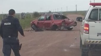un hombre de 43 anos murio tras volcar la camioneta que conducia