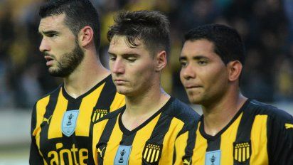 penarol goleo 4-1 a defensor pero no le dio para lograr el apertura