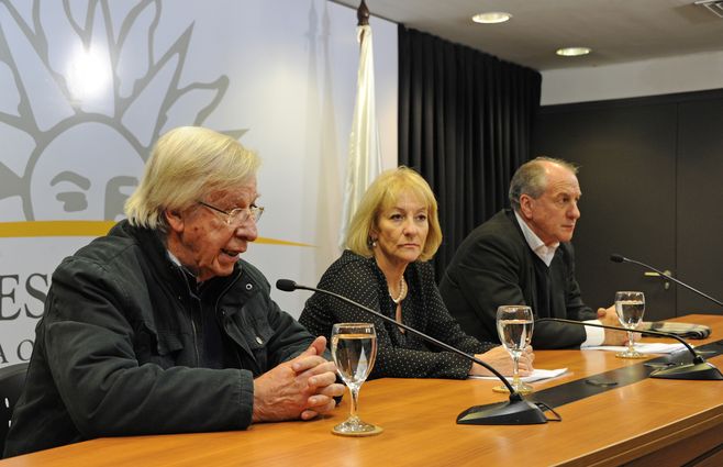 Astori, Cosse y Murro, integrantes del gabinete que atienden las demandas del empresariado. El gobierno debe afrontar el año electoral sin cambios drásticos. Cosse dejará el gabinete en enero .