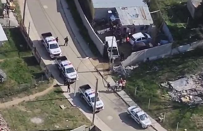 Captura de video cedido a Subrayado. Vista aérea de la vivienda con los tres vehículos recuperados.