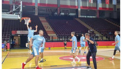 Precalentamiento Celeste en Canadá. Batista fue figura en el equipo del argentino Magnano