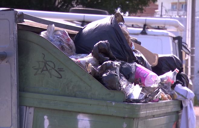 contenedores-con-basura-acumulada.jpg