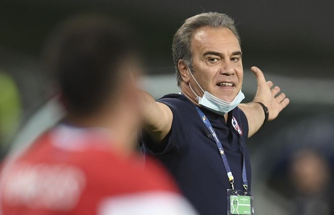 Lasarte realizó una conferencia de prensa en la que habló de la inconducta de sus jugadores