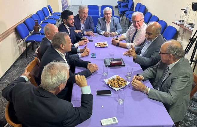Reunión de la caolición en sede del Partido Independiente. Foto: Emiliano Gutiérrez