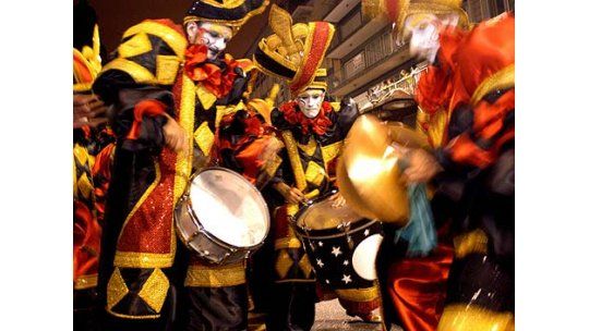 Hoy sí, desfile inaugural del Carnaval, y lo ves por Canal 10