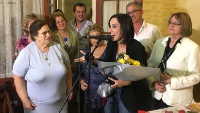 noelia etcheverry fue reconocida mujer del ano de su flores natal
