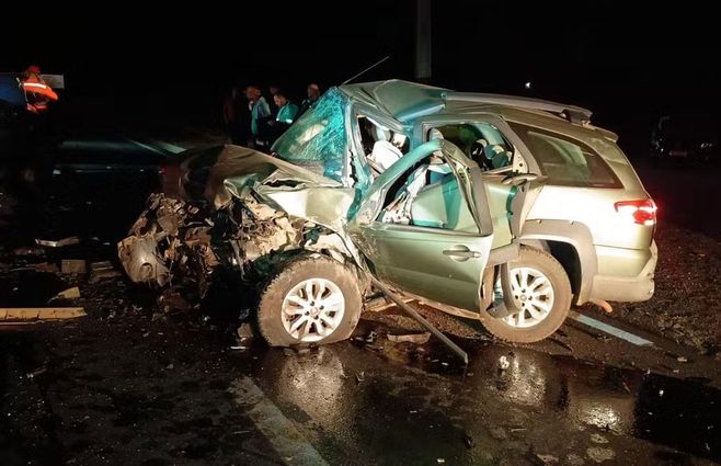 Una de las camionetas involucradas en el accidente fatal. Foto: Cuerpo de Bomberos de Minas Gerais, Brasil, publicada por O Globo.