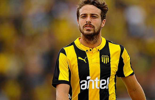 Maxi regresa a Peñarol a los 28 años. Viene del fútbol chileno. Será compañero otra vez de su hermano Gastón. Debe pasar la revisión médica
