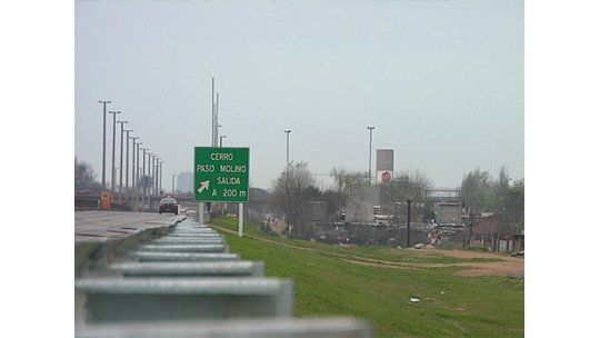 Una mujer fue herida en nueva pedrea a un ómnibus en los accesos