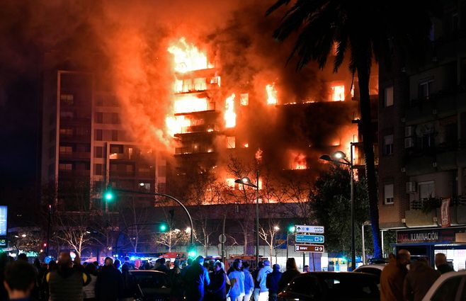 Incendio-Valencia-edificios-AFP.jpg