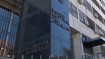 el banco central baja la tasa de interes al 5,75% ante inflacion menor a la proyectada