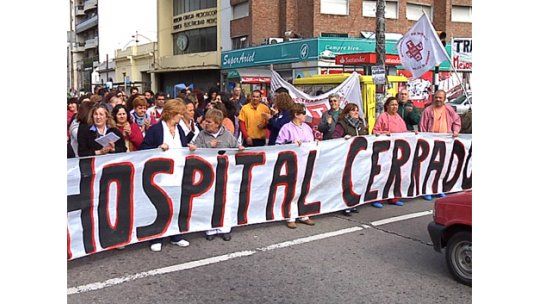 Funcionarios de Salud Pública entregaron 20.000 firmas a Mujica